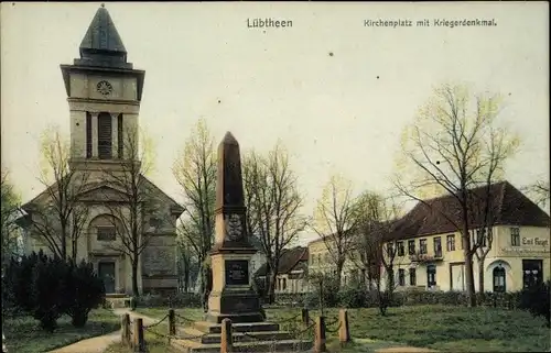 Ak Lübtheen Mecklenburg Vorpommern, Kirchenplatz mit Kriegerdenkmal