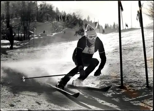 Foto Garmisch Partenkirchen, Wintersport, Skislalom, Fahrerin Startnummer 5