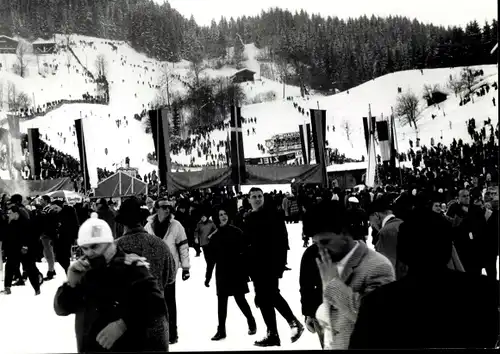 Foto Garmisch Partenkirchen, Wintersport, Skistrecke, Zielbereich, Zuschauer