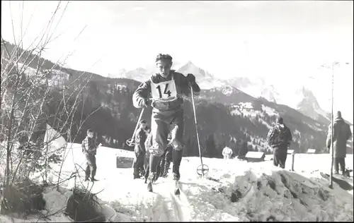 Foto Garmisch Partenkirchen, Wintersport, Langläufer Startnummer 14 auf der Strecke