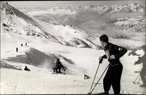 Foto Garmisch Partenkirchen, Wintersport, Skiläufer bei der Abfahrt