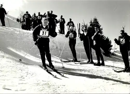 Foto Garmisch Partenkirchen, Wintersport, Motorradrennfahrer und Skiläufer Georg Schorsch Meier