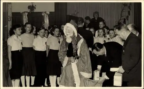 Foto Weihnachtsmann, Fest, Geschenke, Mädchenchor