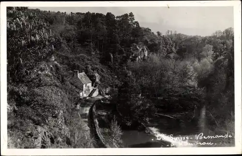 Foto Ak Condé sur Noireau Calvados, Fluss, Wald, Haus