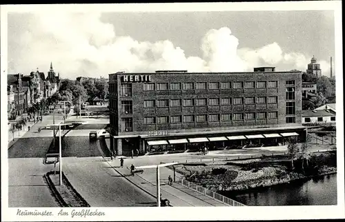 Ak Neumünster in Schleswig Holstein, Straßenpartie Am Großflecken, Hertie Kaufhaus