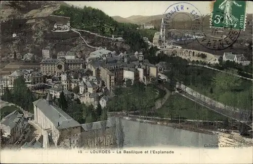 Ak Lourdes Hautes Pyrénées, La Basilique et l'Esplanade