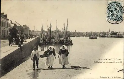 Ak Les Sables d'Olonne Vendée, Sablaises en costume de travail