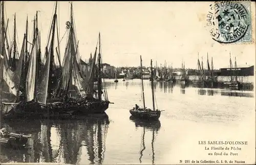 Ak Les Sables d'Olonne Vendée, La Flotille de Peche au fond du Port