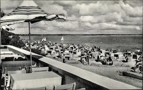 Ak Timmendorfer Strand in Holstein, Blick von der Strandhallenterrasse, Strand, Meer