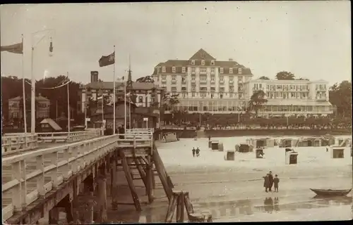 Ak Ostseebad Heringsdorf auf Usedom, Seebrücke, Hotelanlage, Strandpartie