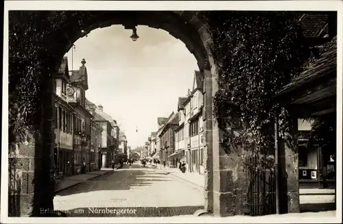 Ak Erlangen in Mittelfranken Bayern, Am Nürnberger  Tor, Durchblick zur Straße