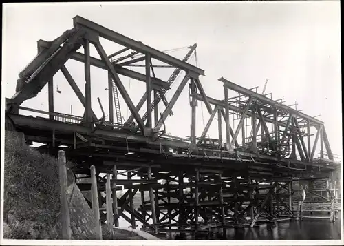Foto Berlin Spandau Siemensstadt, Kraftwerk West, Güterbahnbrücke, 28.05.1947