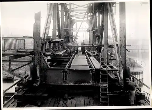 Foto Berlin Spandau Siemensstadt, Kraftwerk West, Güterbahnbrücke, 28.05.1947