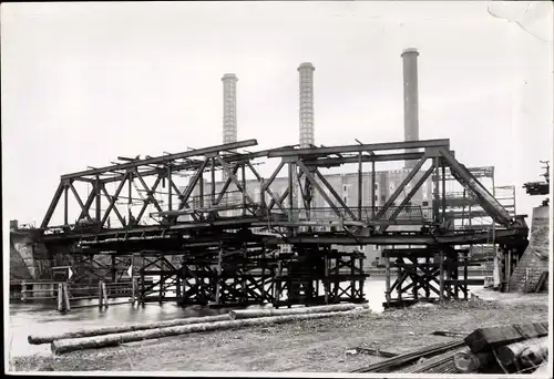 Foto Berlin Spandau Siemensstadt, Kraftwerk West, Güterbahnbrücke, 17.03.1947