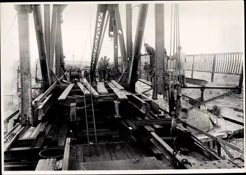 Foto Berlin Spandau Siemensstadt, Kraftwerk West, Güterbahnbrücke, 28.05.1947