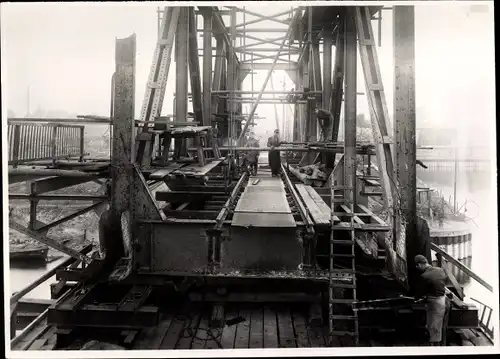 Foto Berlin Spandau Siemensstadt, Kraftwerk West, Güterbahnbrücke, 28.05.1947