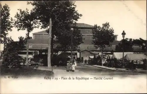 Ak Vichy Allier, Place de la Republique, Marche Couvert