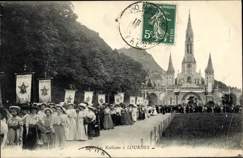 Ak Lourdes Hautes Pyrénées, Les Noelistes