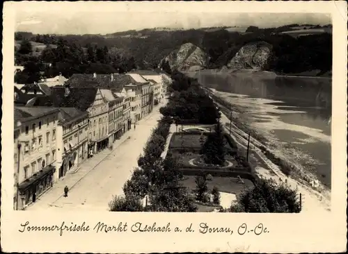 Ak Aschach an der Donau in Oberösterreich, Straßenpartie, Gartenanlagen am Flussufer