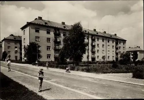 Ak Mladá Boleslav Jungbunzlau Mittelböhmen, Straßenpartie, Wohnblöcke