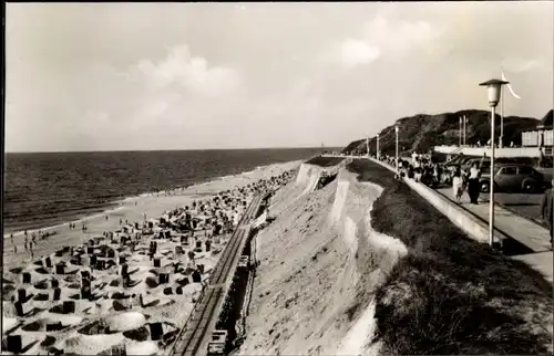 Ak Wenningstedt Braderup auf Sylt, Strand von der Promenade auf den Strand