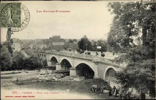 Ak Tarbes Hautes Pyrénées, Pont sur l'Adour