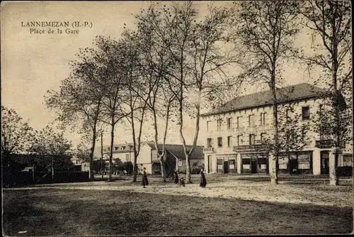 Ak Lannemezan Hautes Pyrénées, Place de la Gare