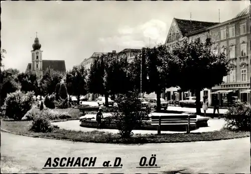 Ak Aschach an der Donau Oberösterreich, Gartenanlagen, Brunnen