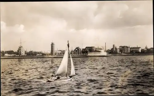 Ak Nordseebad Cuxhaven, Seeansicht, Segelboot, Leuchtturm