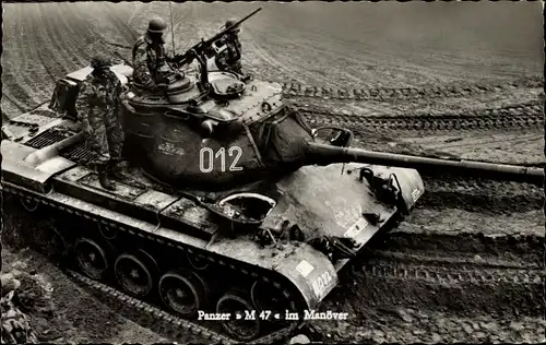 Ak Deutsche Bundeswehr, Panzer M 47 im Manöver, 012