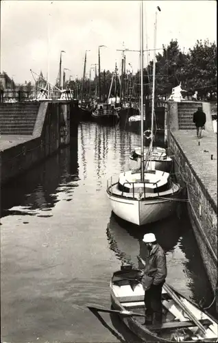 Ak Muiden Nordholland Niederlande, Sluis, Partie an der Schleuse