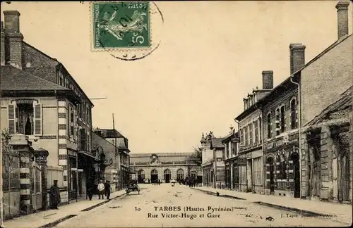 Ak Tarbes Hautes Pyrénées, La Gare, Rue Victor Hugo