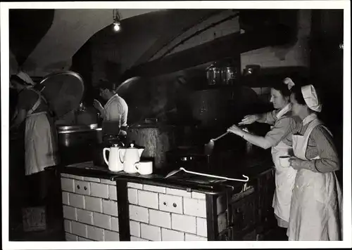 Foto Küche, Köche, Köchinnen, Töpfe