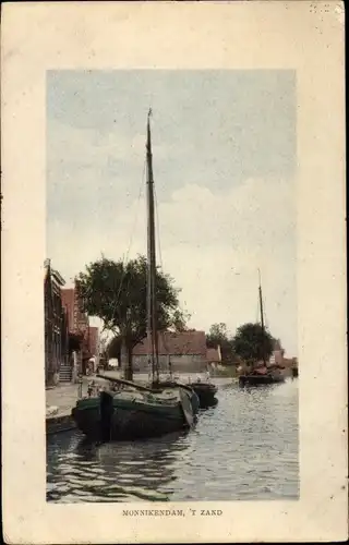 Ak Monnickendam Waterland Nordholland Niederlande, 'r Zand, Boote am Anleger