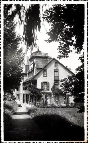 Foto Ak Lourdes Hautes Pyrénées, Ortspartie mit einem Hotel, Jahr 1946