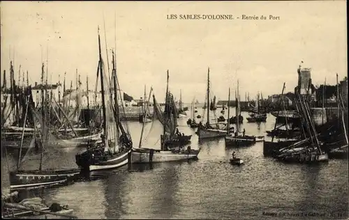 Ak Les Sables d'Olonne Vendée, Entree du Port