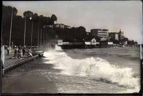 Foto Ak Sassnitz auf der Insel Rügen, Brandung am Strand