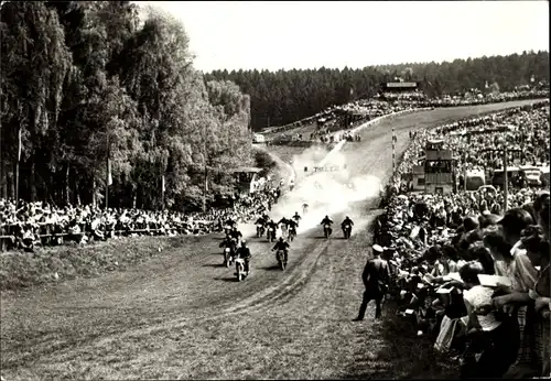 Ak Teterow in Mecklenburg, Bergring, Fahrerfeld nach dem Start