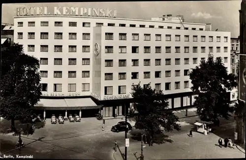 Ak Berlin Charlottenburg, Hotel Kempinski, Kurfürstendamm Ecke Fasanenstraße