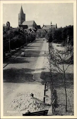 Ak Naarden Nordholland, Ortseingang mit großer Kirche