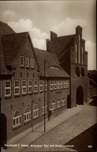 Ak Neustadt in Holstein, Kremper Tor mit Kreismuseum