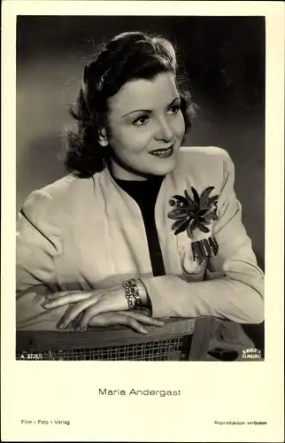 Ak Schauspielerin Maria Andergast, Portrait