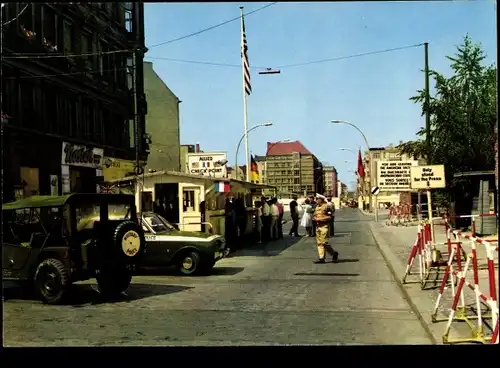 Ak Berlin Mitte, Checkpoint Charlie, Passierstelle Friedrichstraße an der Sektorengrenze