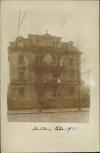 Foto Ak Dresden, alleinstehendes Wohnhaus, Anwohner, Febr. 1912