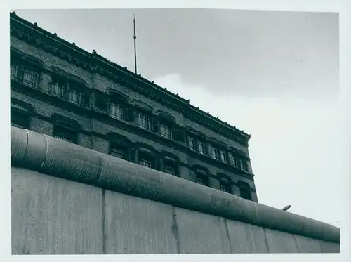 Foto Berlin, Gebäude an der Berliner Mauer