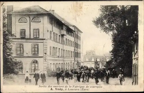 Ak Louviers Eure, Sortie de ouvries de la Fabrique de courroies