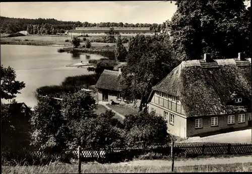 Ak Neukloster in Mecklenburg, Fischerhäuser, Seepartie