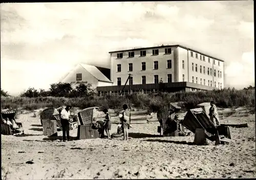 Ak Neuhaus Dierhagen an der Ostsee, FDGB Heim Lebensfreude, Strandleben