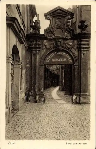 Ak Zittau in Sachsen, Portal zum Museum, Stadt Bibliothek