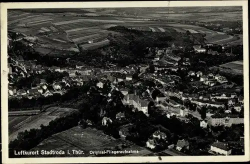 Ak Stadtroda an der Roda Thüringen, Fliegeraufnahme, Blick auf den Ort